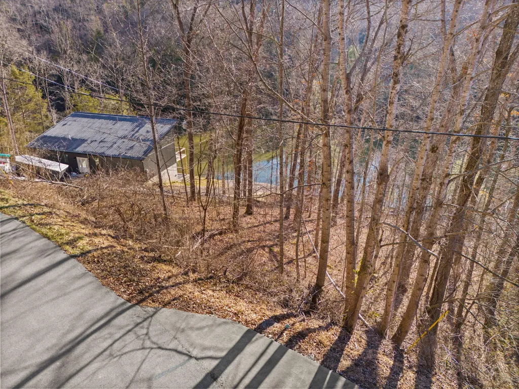 649 Cliffs Edge Road East Bernstadt KY 40729