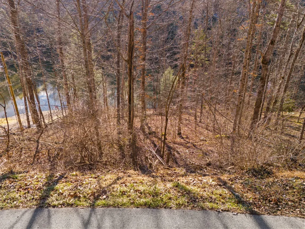 649 Cliffs Edge Road East Bernstadt KY 40729