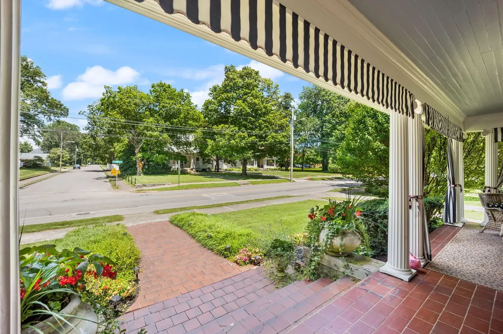 102 E Lexington Avenue Danville KY 40422