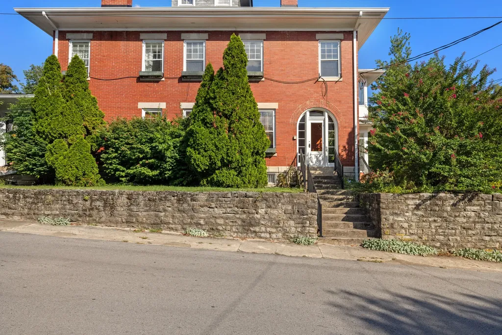 102 E Lexington Avenue Danville KY 40422