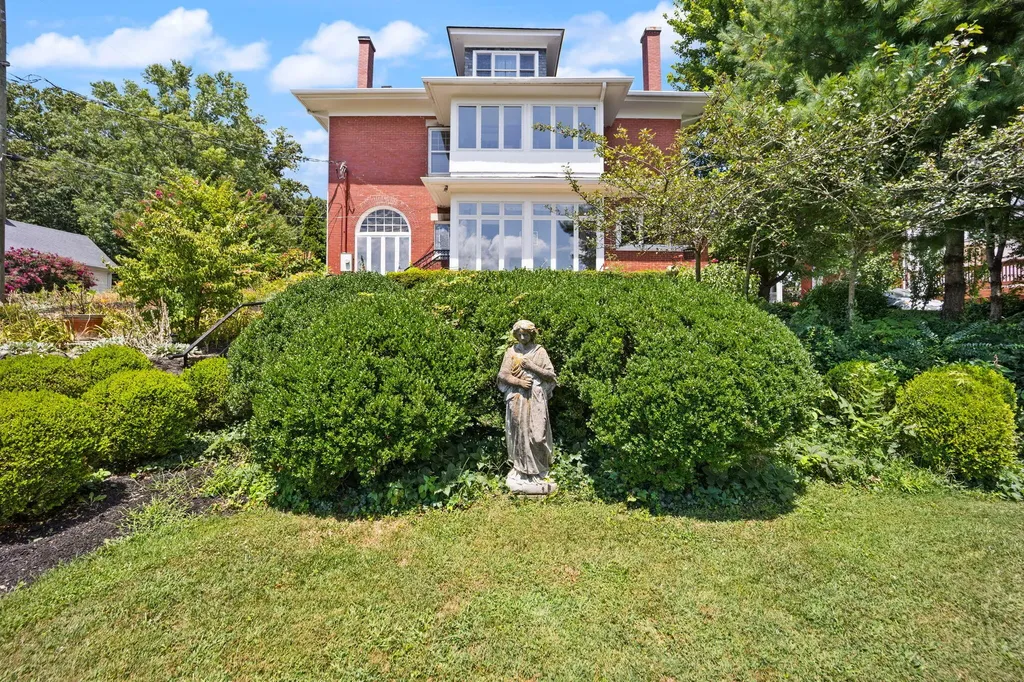 102 E Lexington Avenue Danville KY 40422