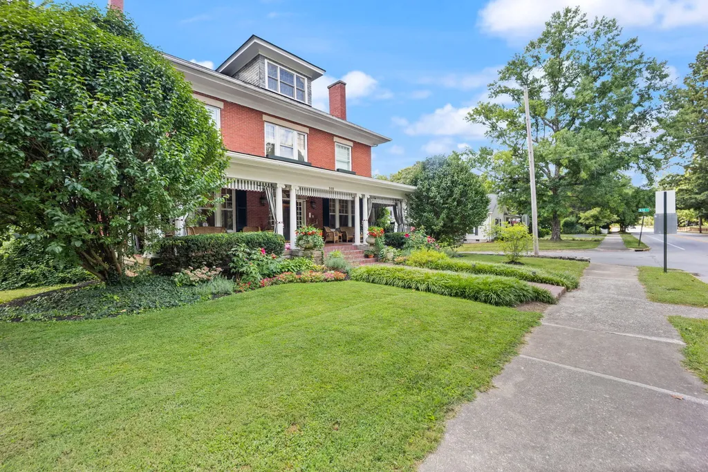 102 E Lexington Avenue Danville KY 40422