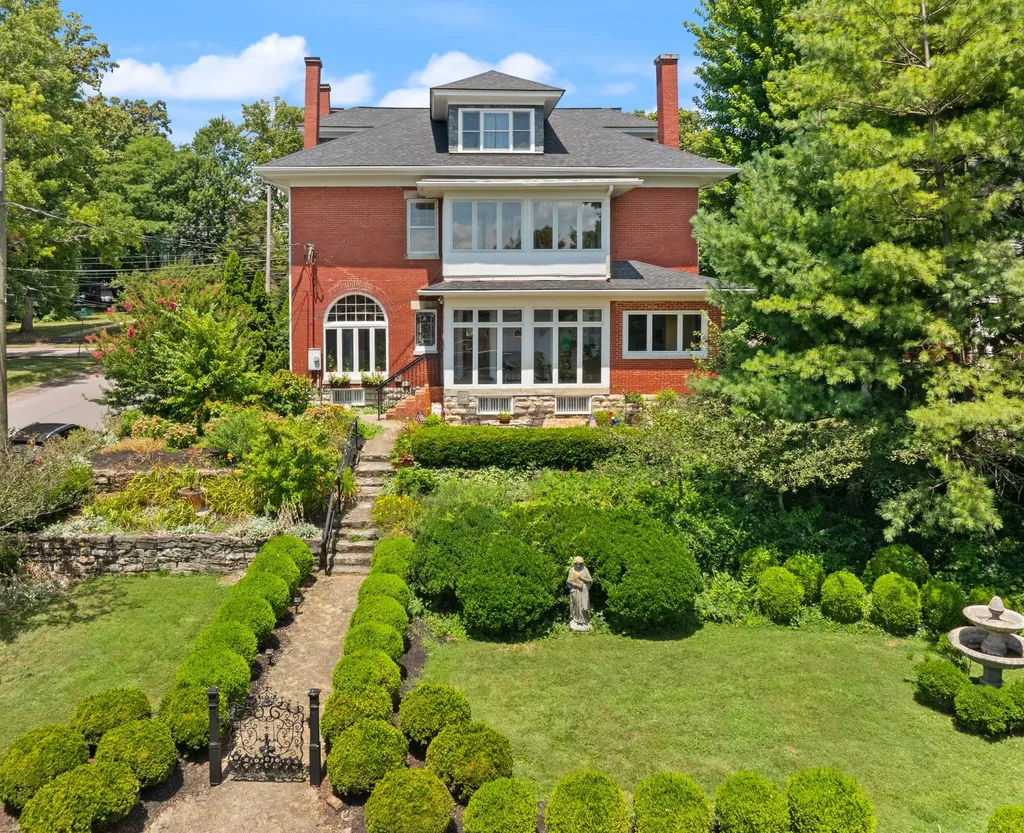 102 E Lexington Avenue Danville KY 40422
