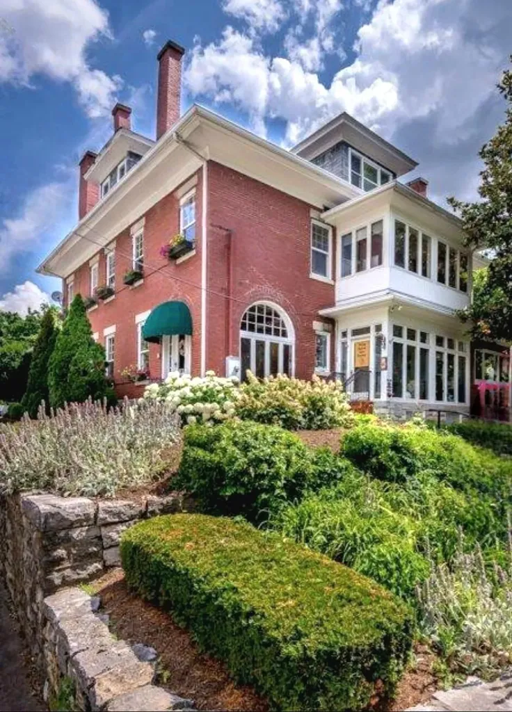 102 E Lexington Avenue Danville KY 40422