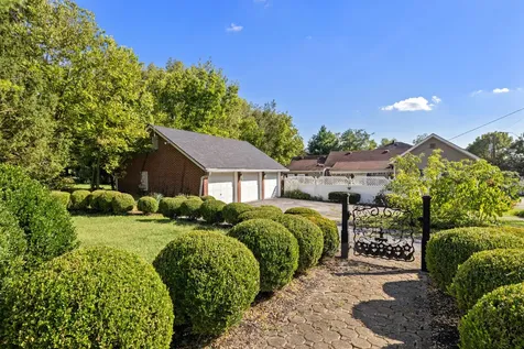 102 E Lexington Avenue Danville KY 40422
