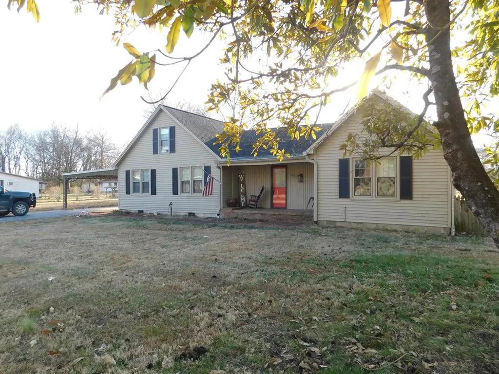 221 N Ewing Street Guthrie KY 42234