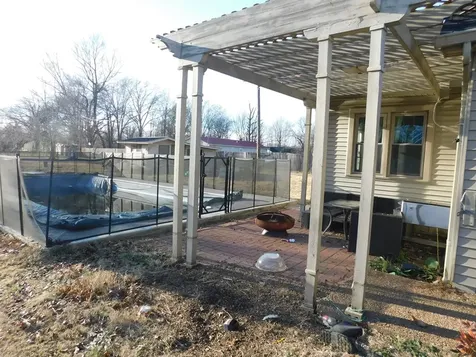 221 N Ewing Street Guthrie KY 42234