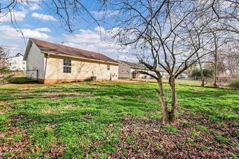 634 Stateline Road Oak Grove KY 42262